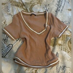 Cropped V neck shirt